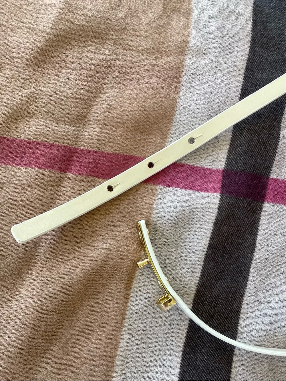 MaxMara Slim White Leather Belt with Gold-Tone Hardware size 40-(sm-md)